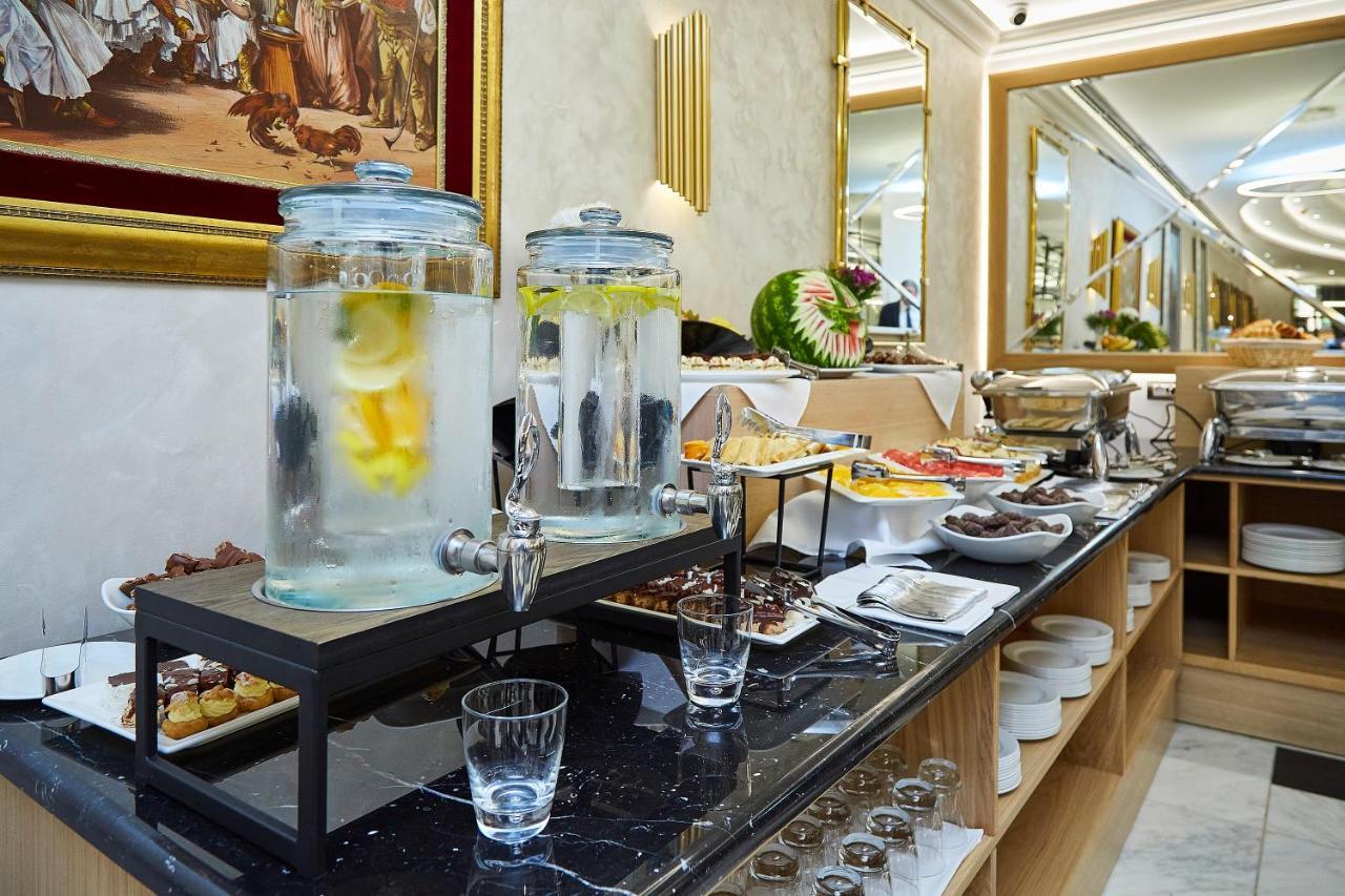 A Hoteli - Hotel Park Vrnjačka Banja 외부 사진 A buffet at a hotel
