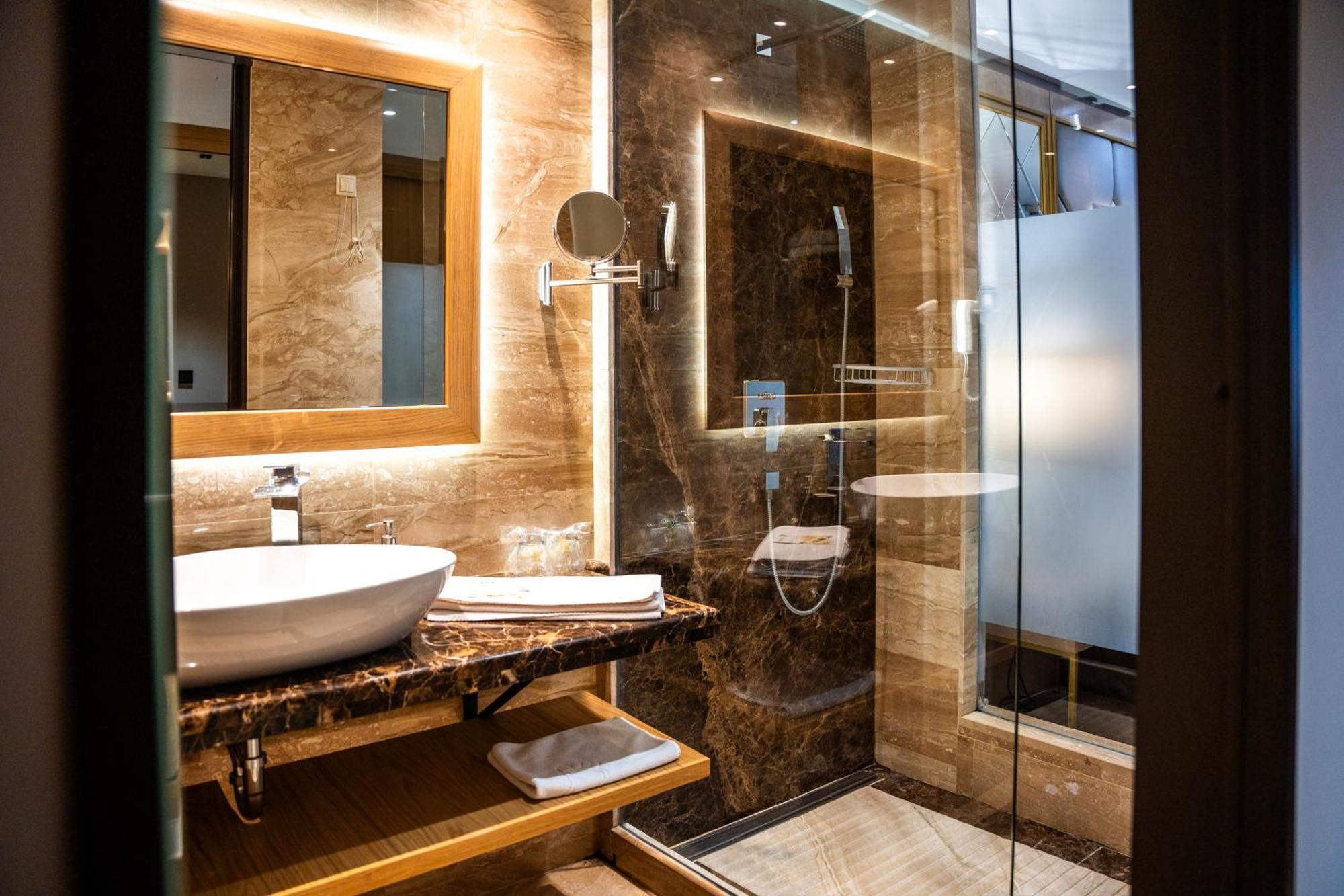 A Hoteli - Hotel Park Vrnjačka Banja 외부 사진 A bathroom in a hotel