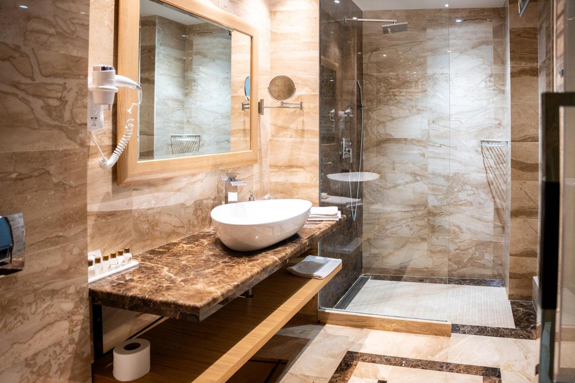 A Hoteli - Hotel Park Vrnjačka Banja 외부 사진 Bathroom