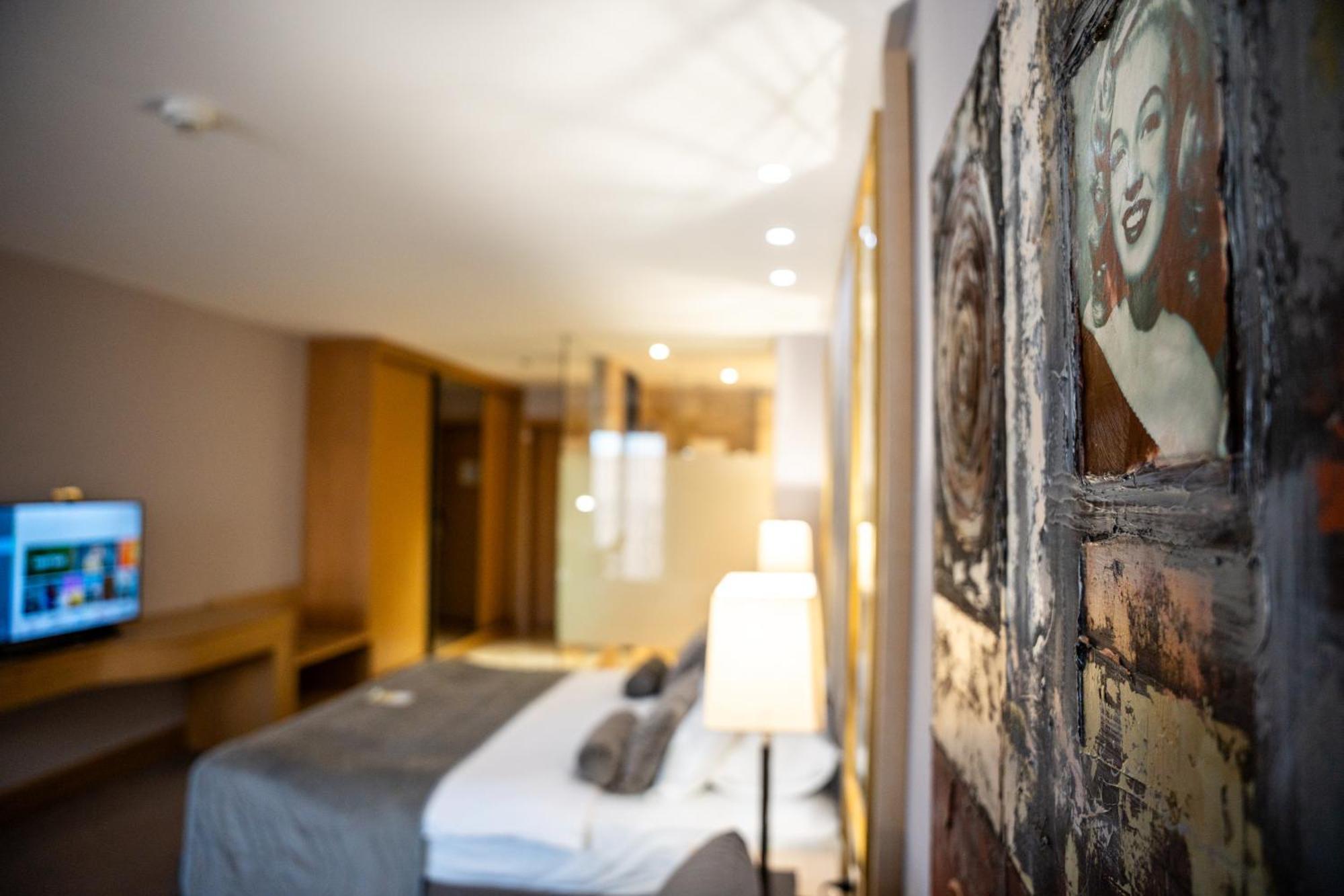A Hoteli - Hotel Park Vrnjačka Banja 외부 사진 A room at the hotel